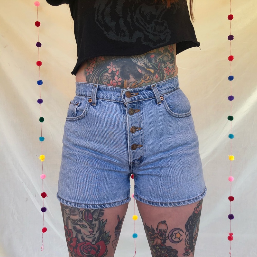 90s vintage Levi’s denim shorts